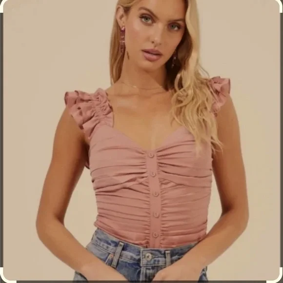 ASTR the label | NWOT Ruched Ruffle Shoulder Sleeveless Top Pink Size Small - Picture 1 of 10